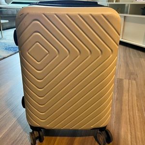 Amazon Basics Geometric Travel Luggage Expandable Carry On